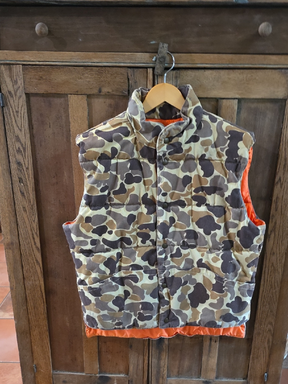 Mens VINTAGE Reversible Camouflage Puffer Vest with Orange Lining SIZE MEDIUM